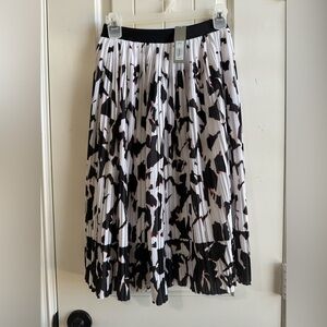 NWT Apt. 9 pleated skirt